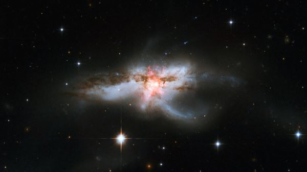 В NGC 6240 обнаружены три сверхмассивные чёрные дыры