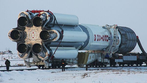 "Протон-М" с телекоммуникационными спутниками установили на стартовый стол Байконура